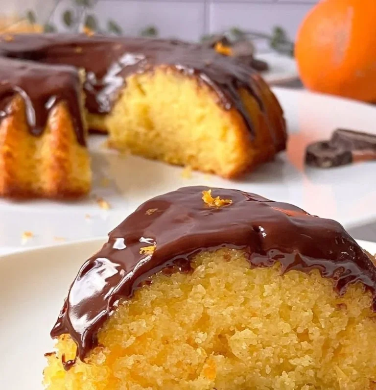 Gâteau à l’orange moelleux garni de rondelles d'orange