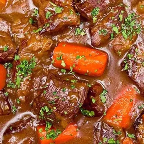 Ragoût de bœuf d'Anthony Bourdain, un plat traditionnel savoureux et réconfortant